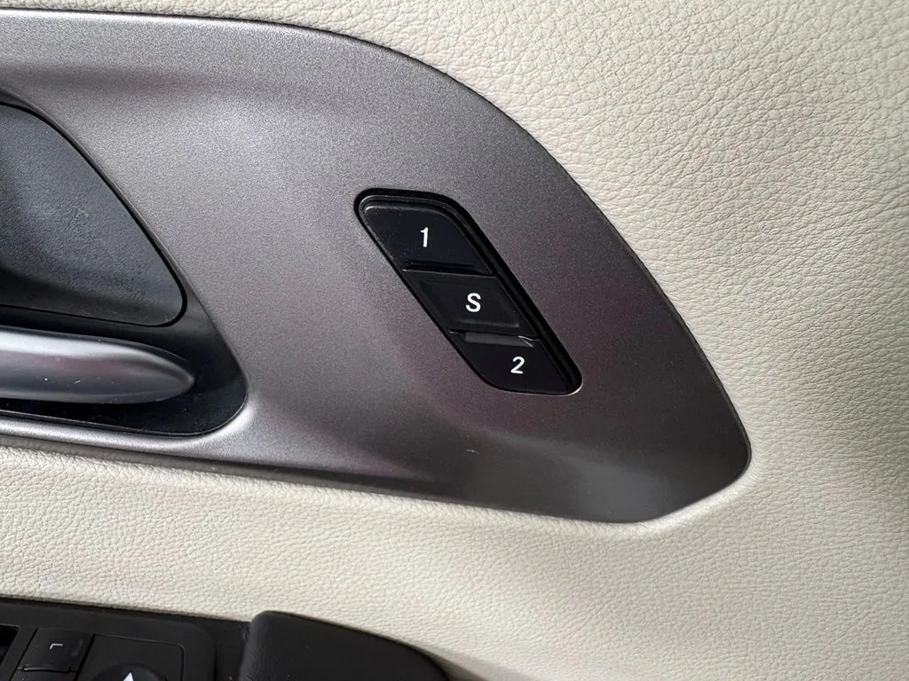 Chrysler Pacifica photo 13