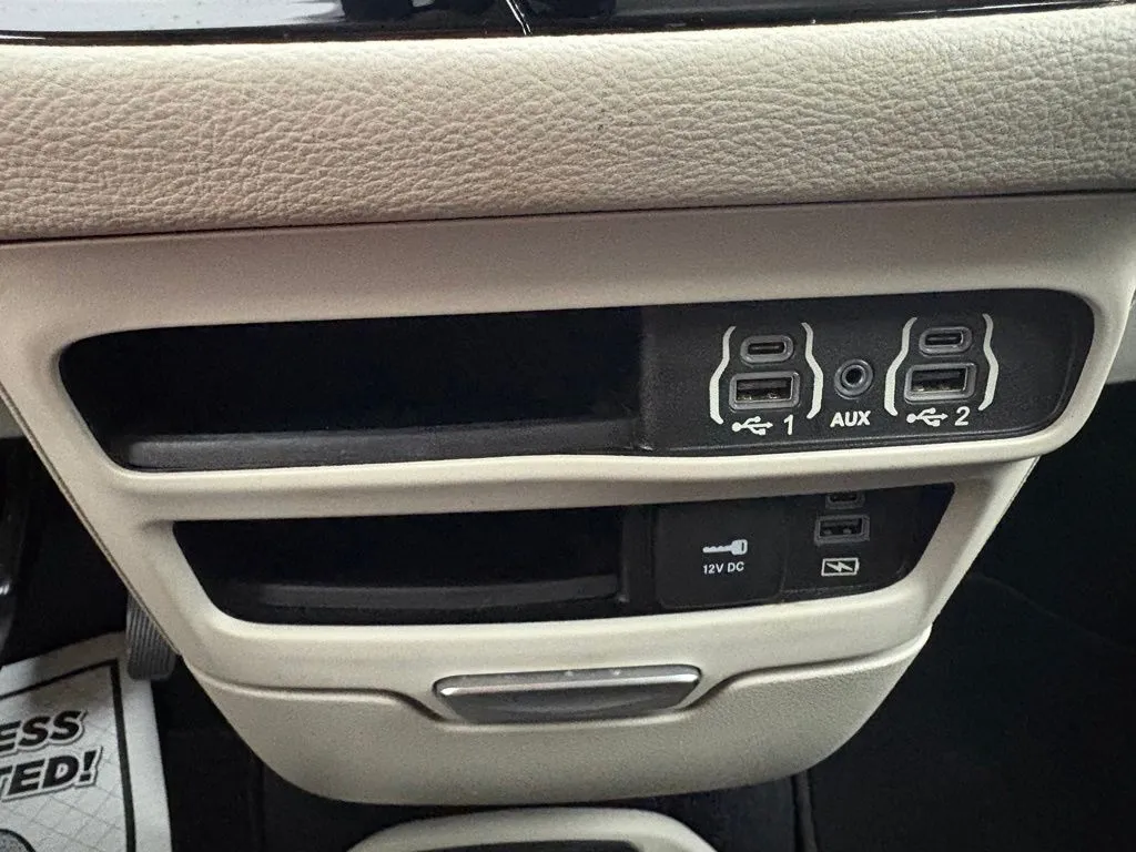 Chrysler Pacifica photo 25