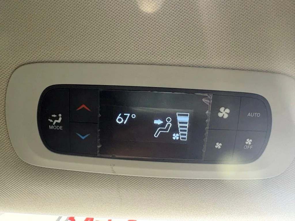 Chrysler Pacifica photo 42