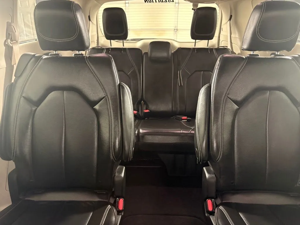 Chrysler Pacifica photo 37