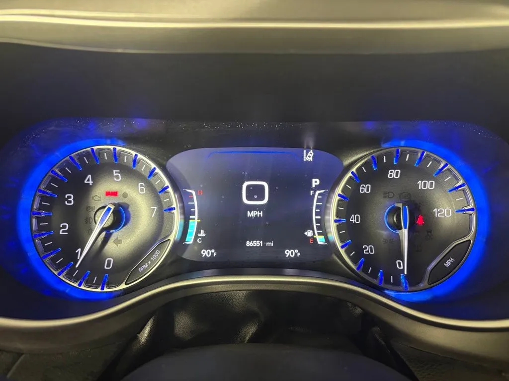 Chrysler Pacifica photo 20