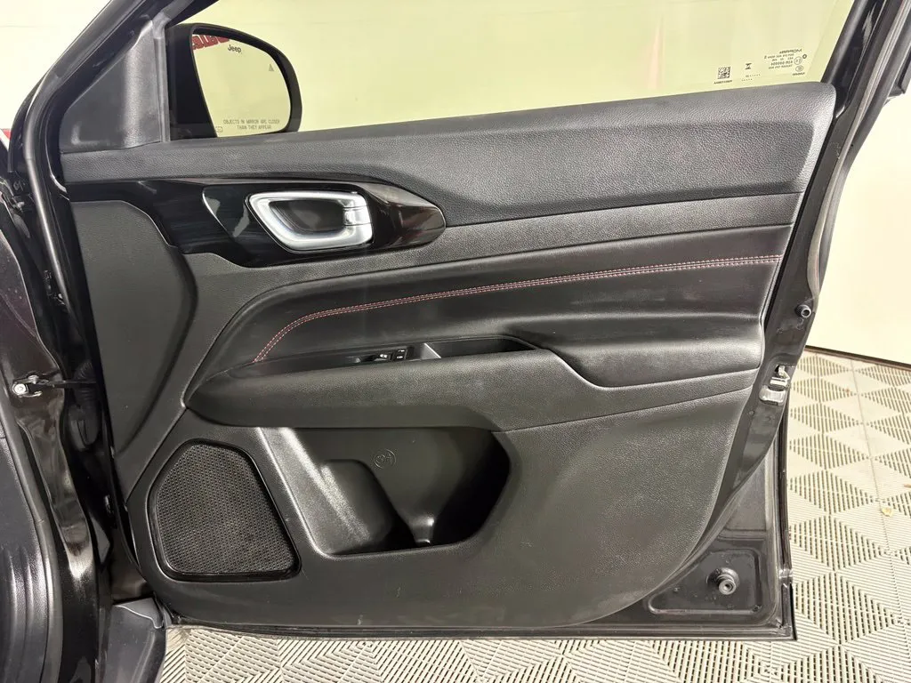 Jeep Compass photo 36