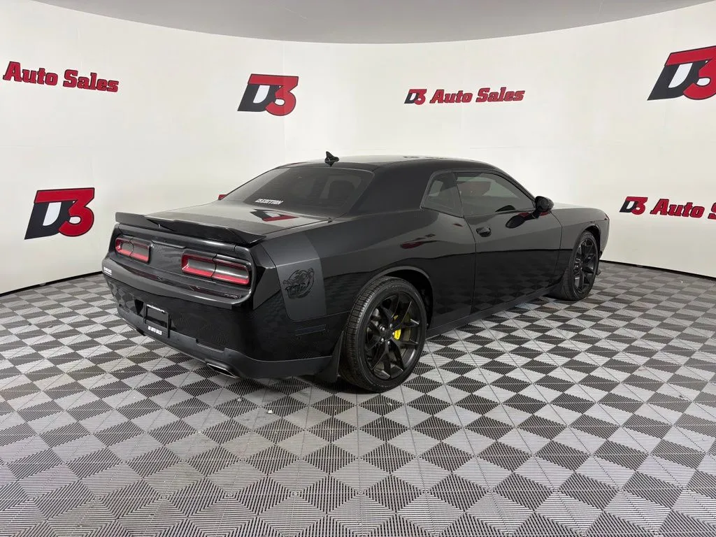 Dodge Challenger photo 6