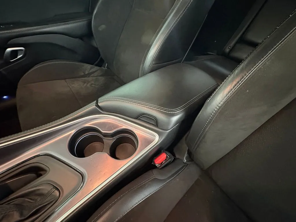 Dodge Challenger photo 29