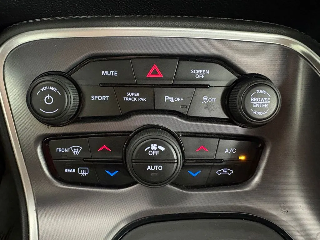 Dodge Challenger photo 24