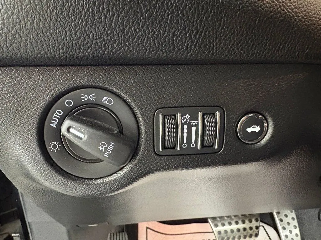 Dodge Challenger photo 16