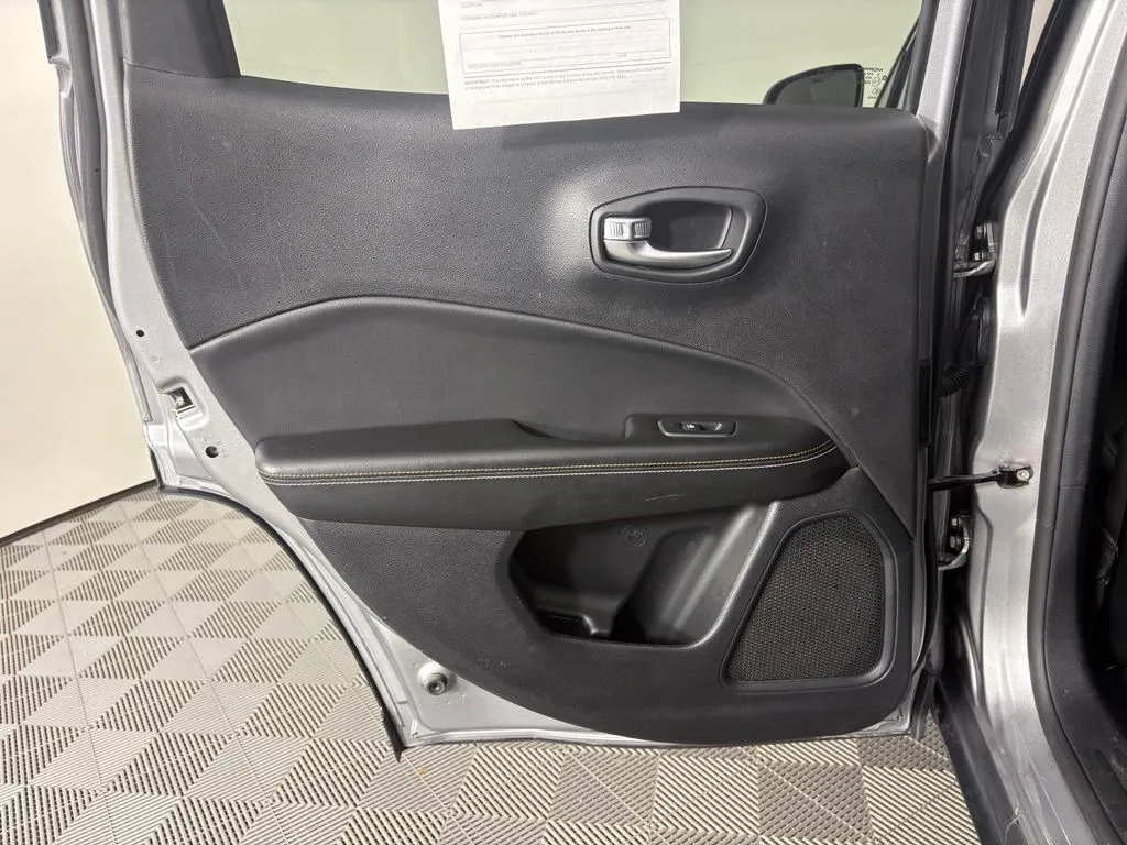 Jeep Compass photo 37