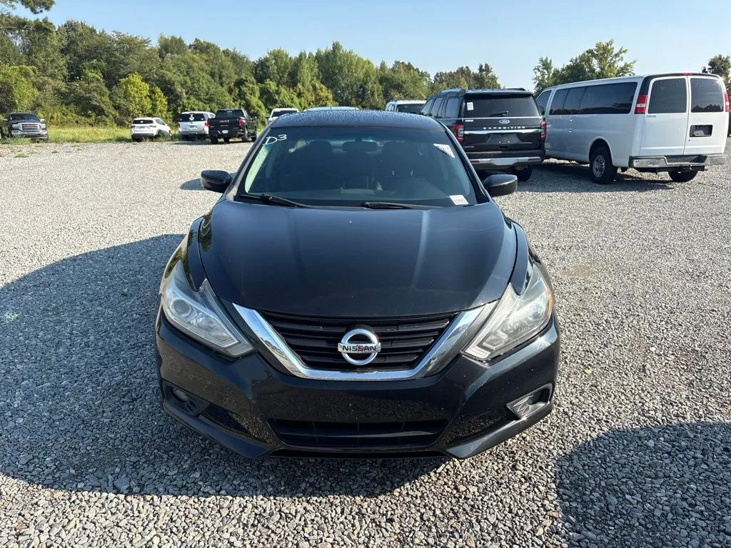 Nissan Altima photo 9