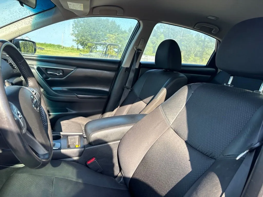 Nissan Altima photo 11