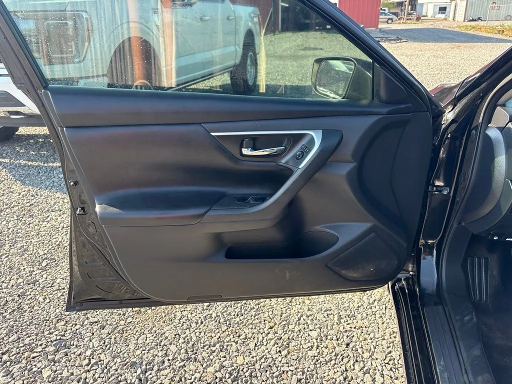 Nissan Altima photo 10