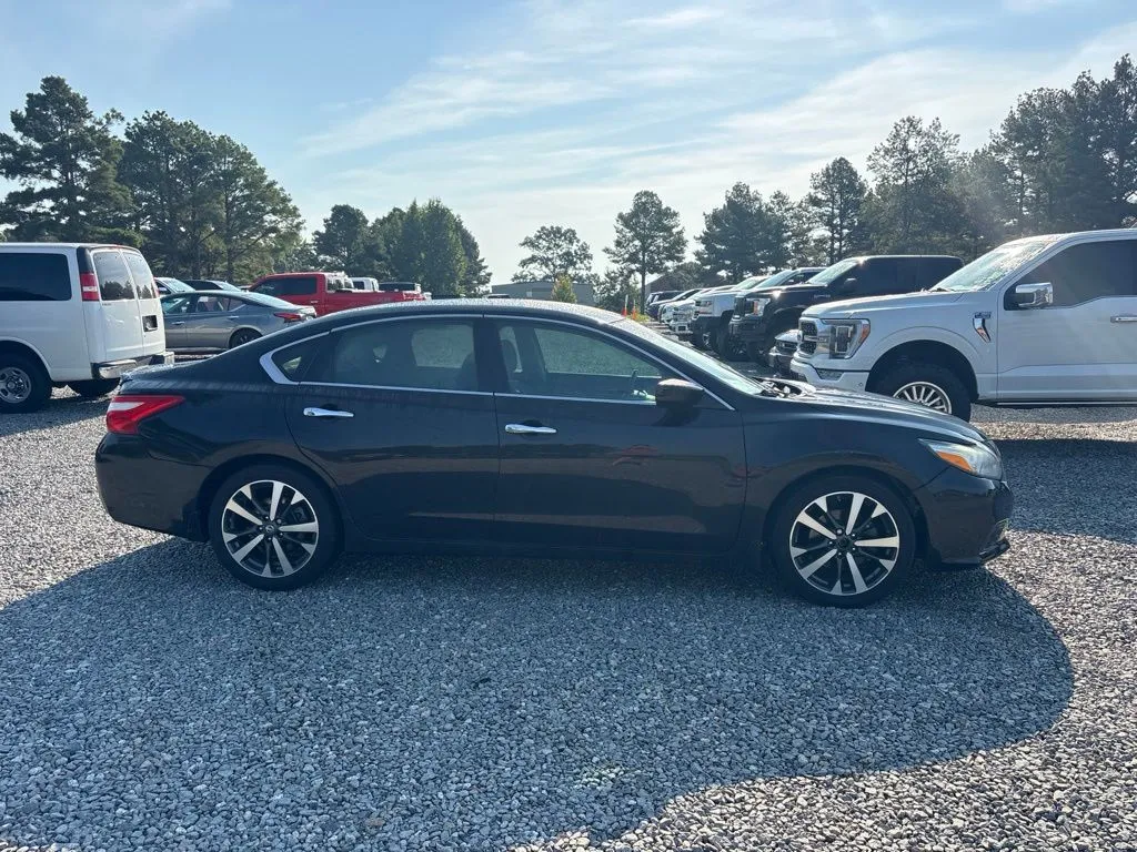 Nissan Altima photo 7