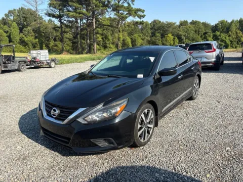 Black 2017 Nissan Altima 2.5 SR for sale in Des Arc, AR