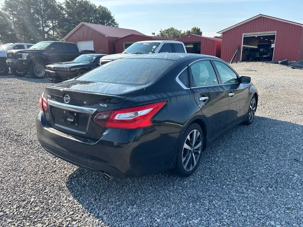 Nissan Altima photo 6