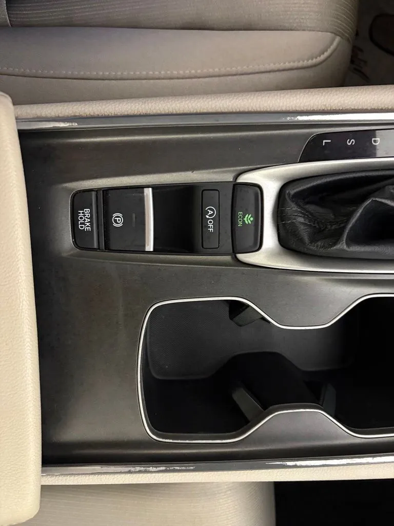 Honda Accord photo 23