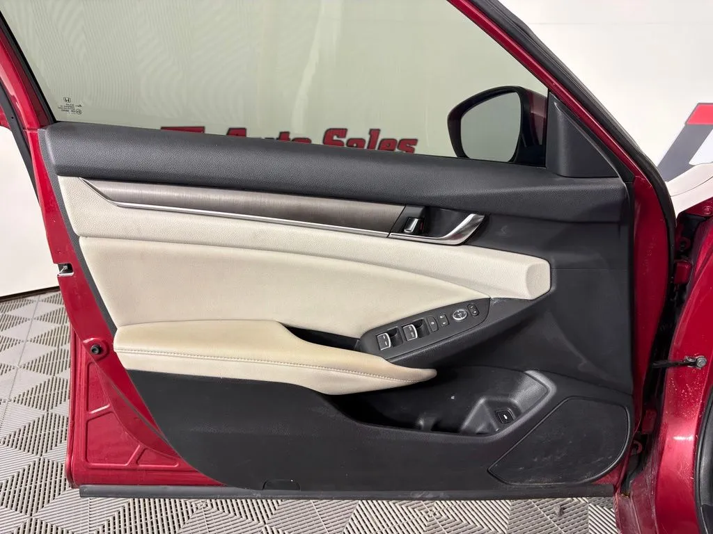 Honda Accord photo 12
