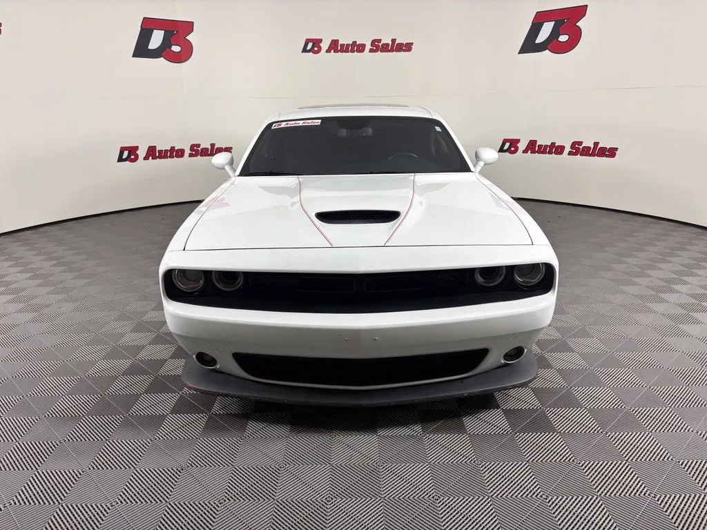 Dodge Challenger photo 9