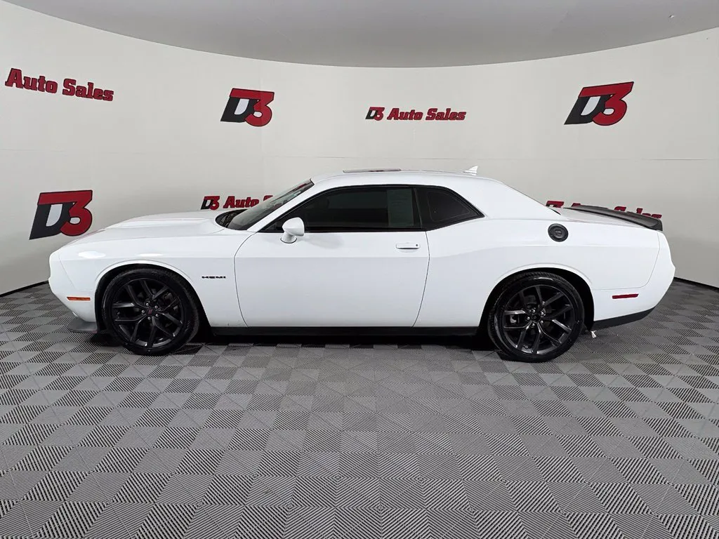 Dodge Challenger photo 3