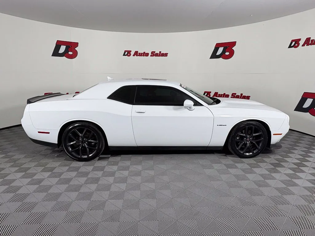 Dodge Challenger photo 7