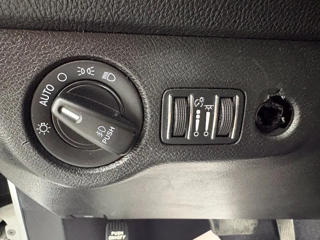 Dodge Challenger photo 15