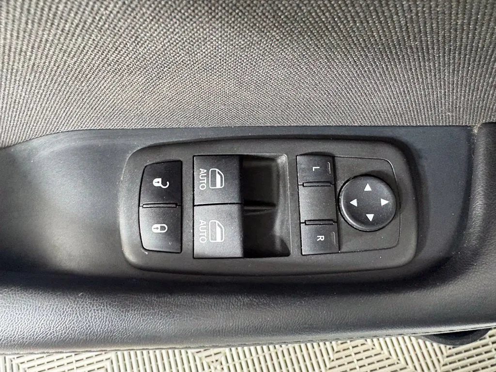 Dodge Challenger photo 13