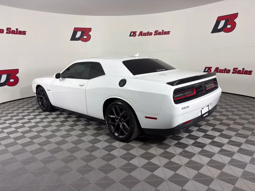 Dodge Challenger photo 4