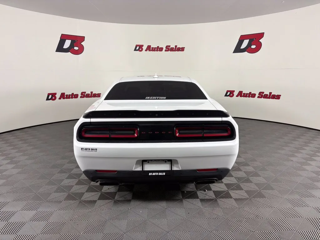Dodge Challenger photo 5
