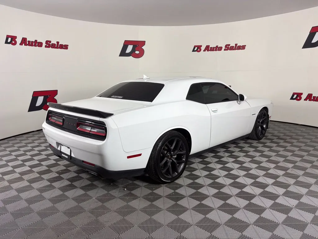 Dodge Challenger photo 6