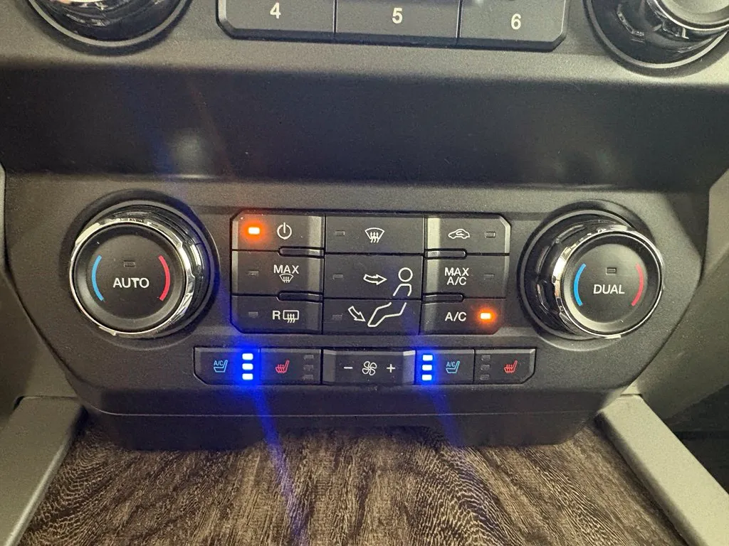 Ford F350SD photo 32