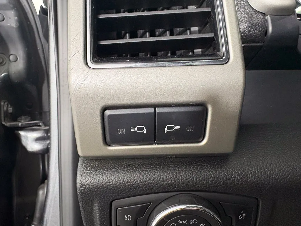 Ford F350SD photo 18