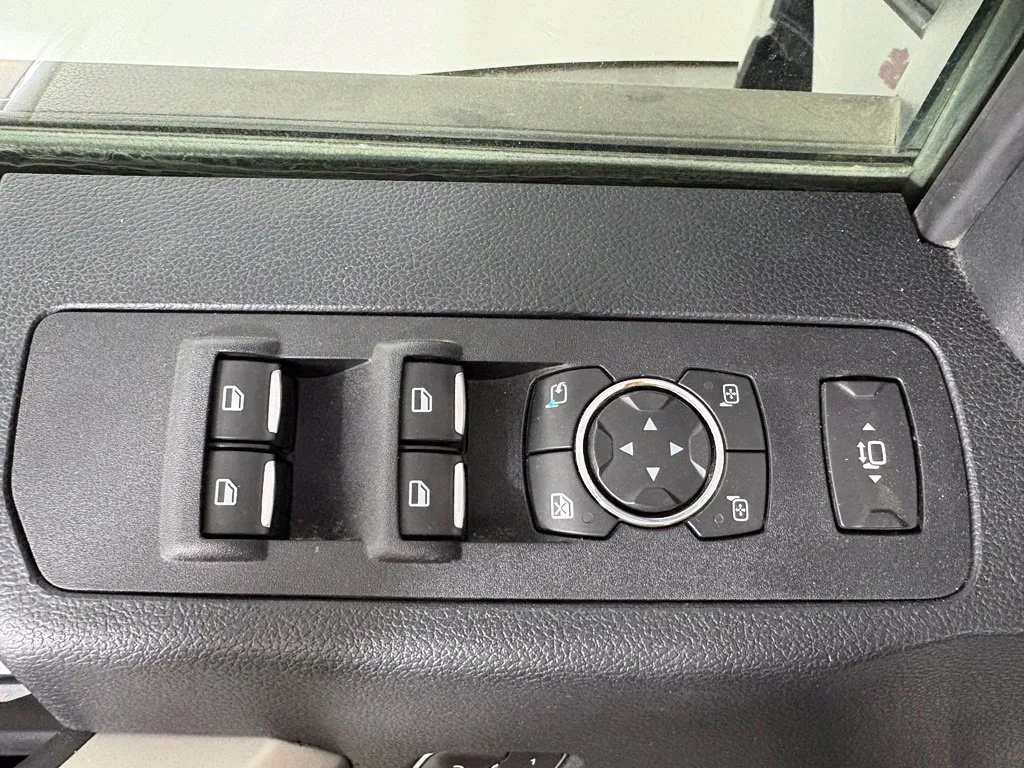 Ford F350SD photo 16
