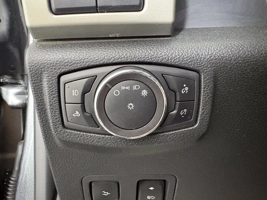 Ford F350SD photo 19