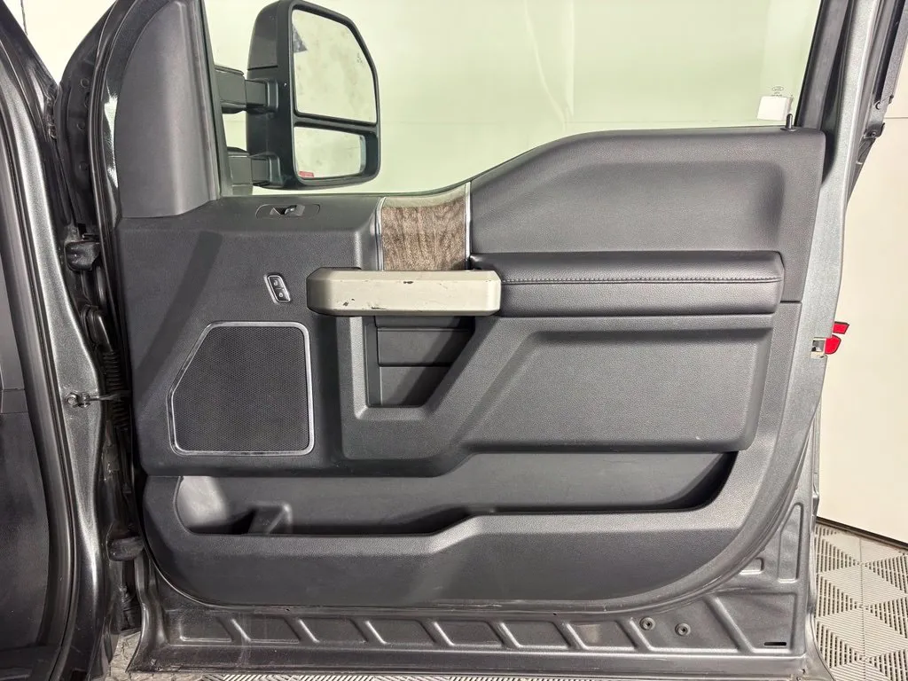 Ford F350SD photo 43