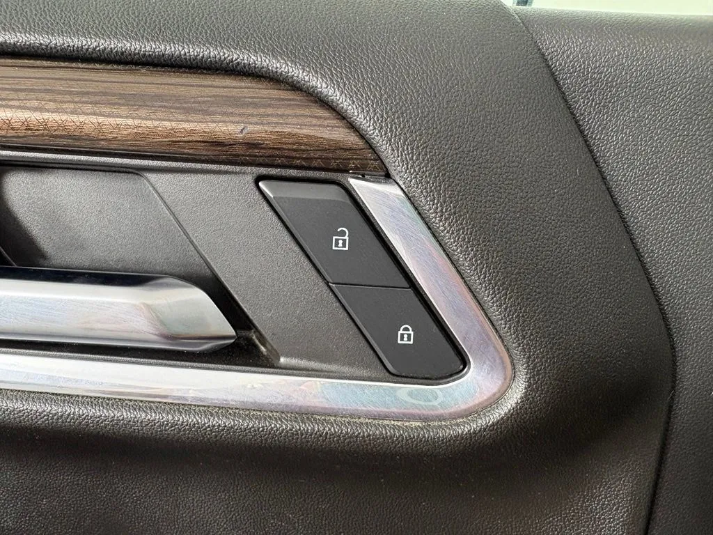 Chevrolet Silverado photo 16
