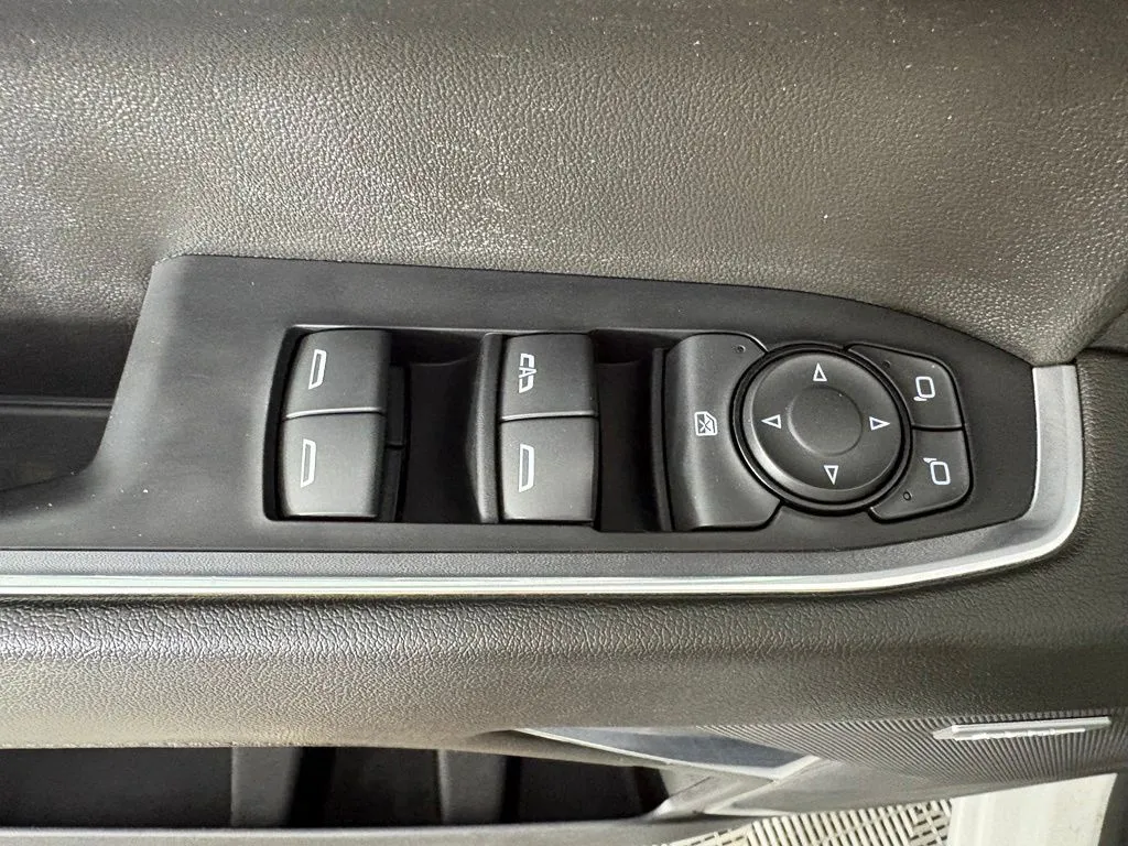 Chevrolet Silverado photo 17