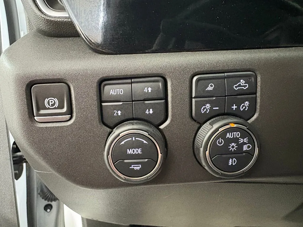 Chevrolet Silverado photo 20