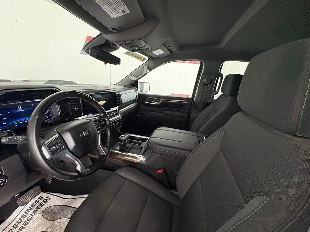 Chevrolet Silverado photo 13