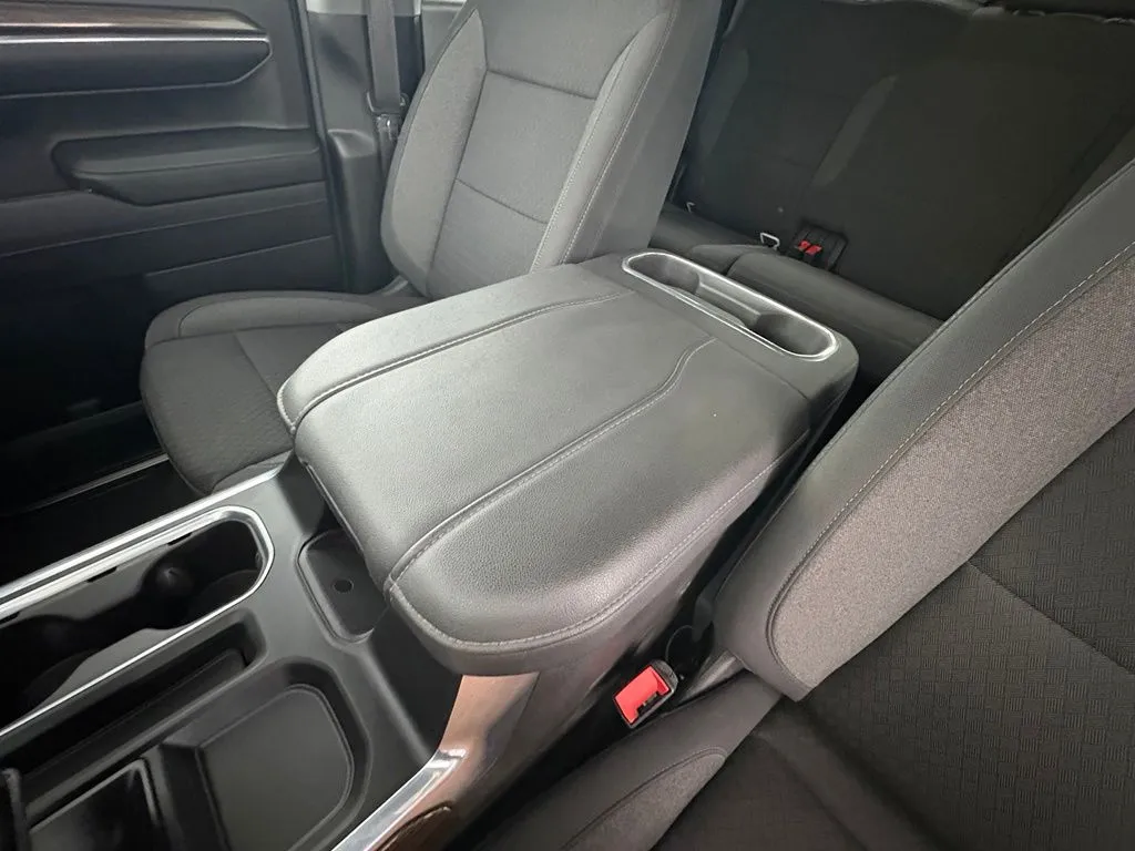 Chevrolet Silverado photo 32