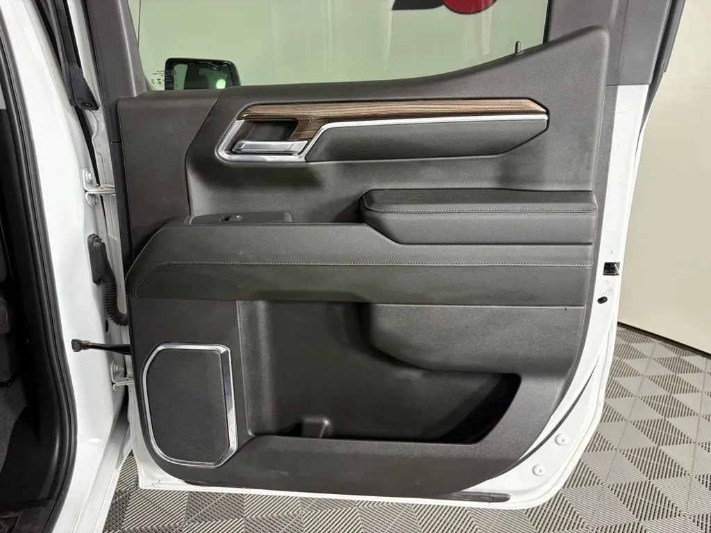Chevrolet Silverado photo 46