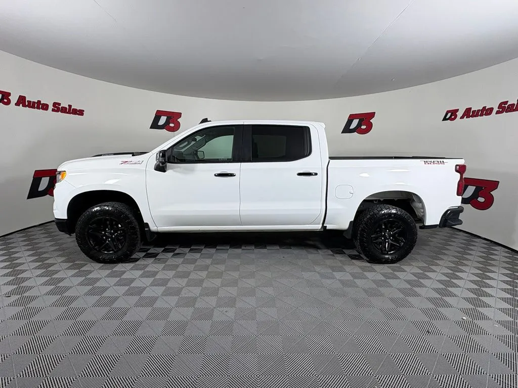 Chevrolet Silverado photo 3