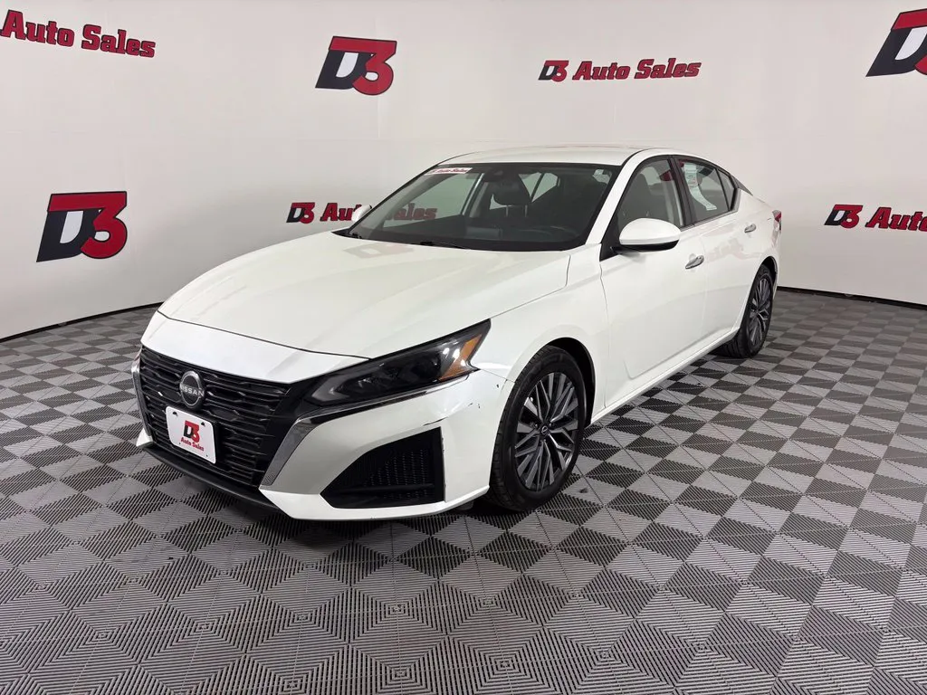Used 2023 Nissan Altima SV with VIN 1N4BL4DV6PN358672 for sale in Des Arc, AR
