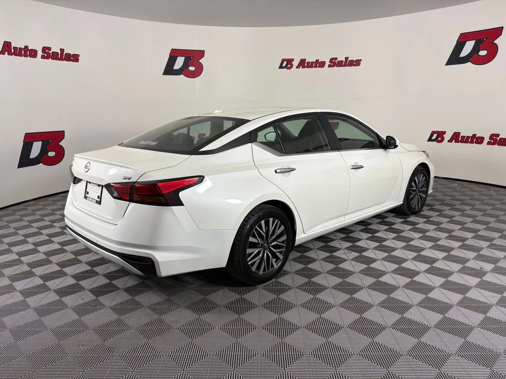 Nissan Altima photo 6