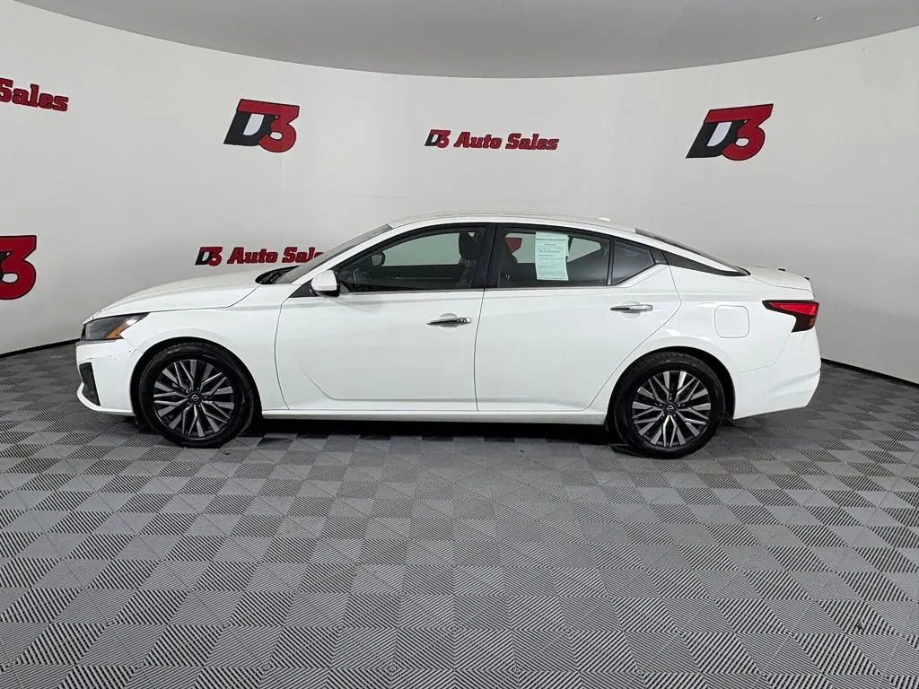 Nissan Altima photo 3