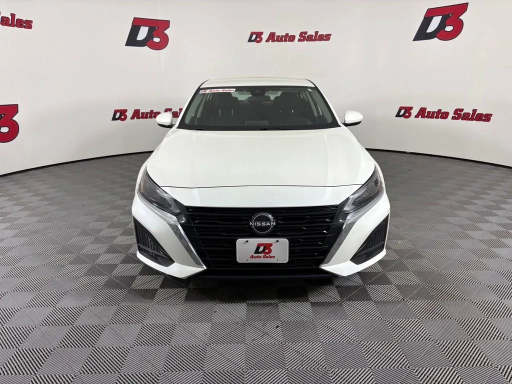 Nissan Altima photo 9