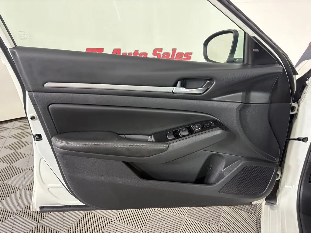 Nissan Altima photo 12