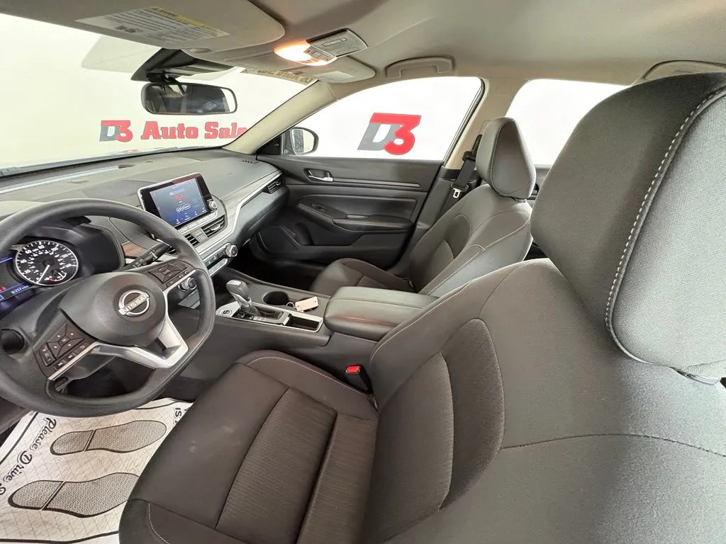 Nissan Altima photo 10