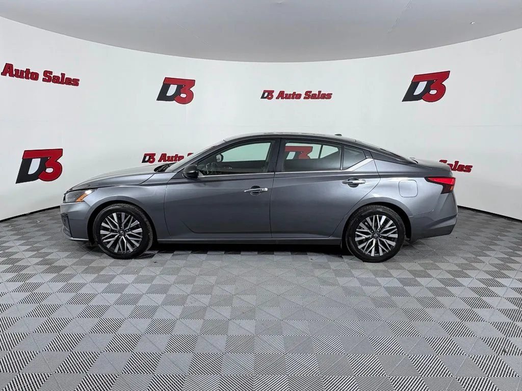 Nissan Altima photo 3