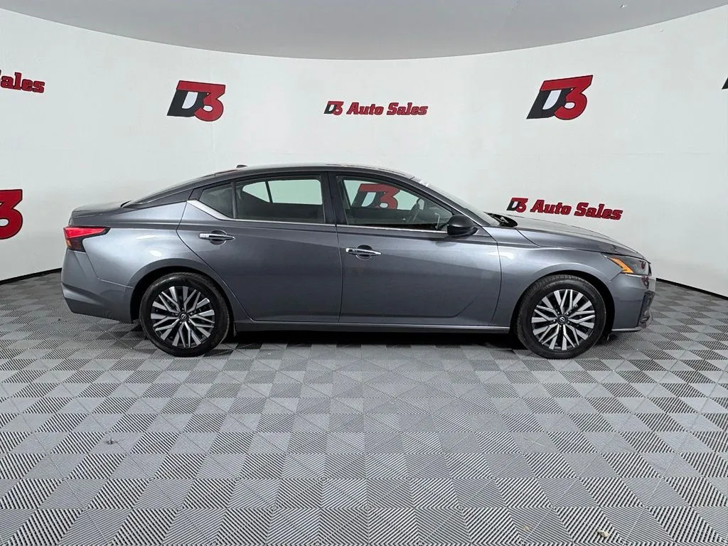 Nissan Altima photo 7