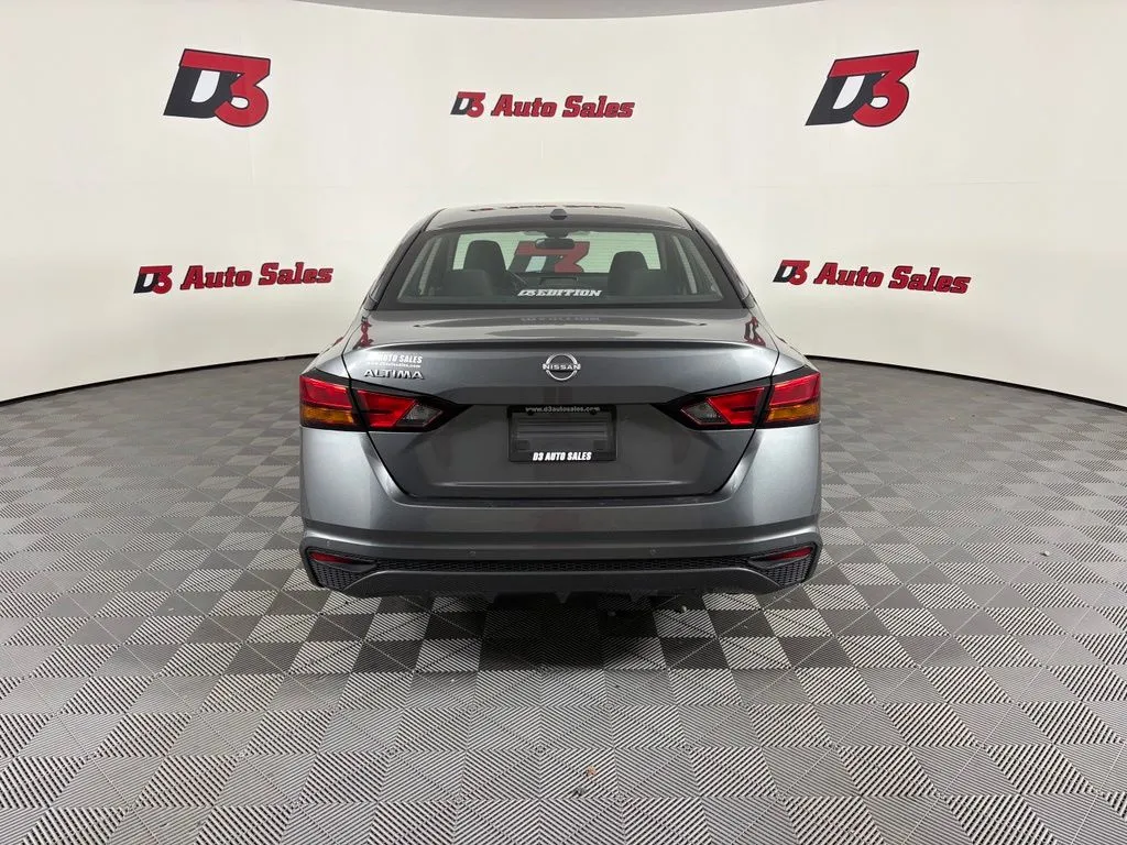 Nissan Altima photo 5