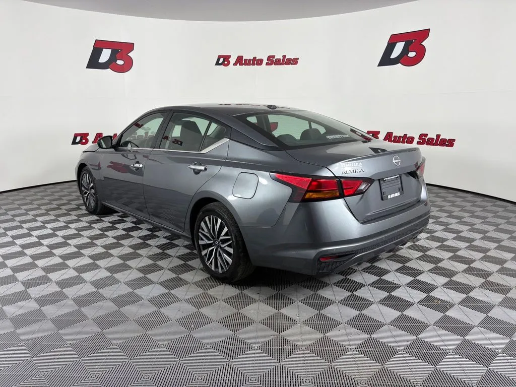 Nissan Altima photo 4