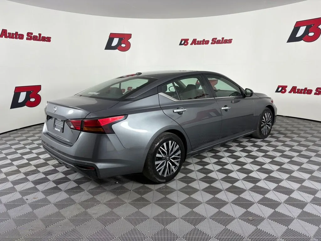 Nissan Altima photo 6